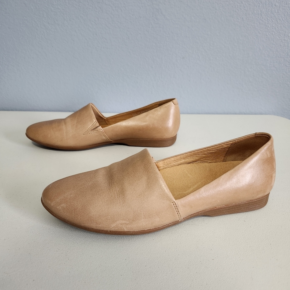 Dansko Larisa Tan Burnished Nappa Leather Comfort Flats Women's EU 38 US 7.5-8.